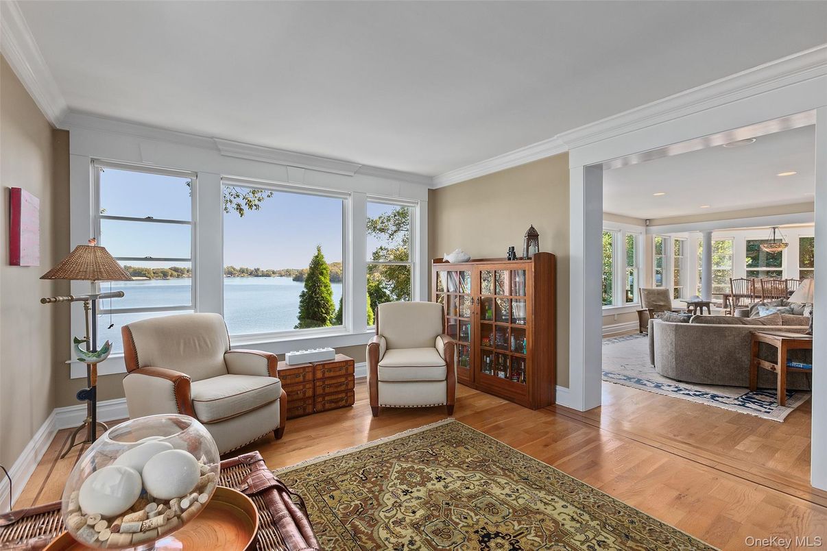 Interior, Living room, Recessed Lighting, Water, Wood Texture Flooring