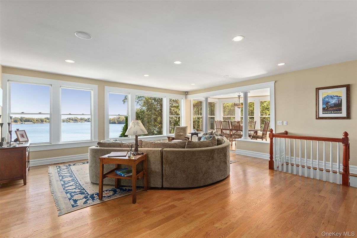 Interior, Living room, Recessed Lighting, Water, Wood Texture Flooring