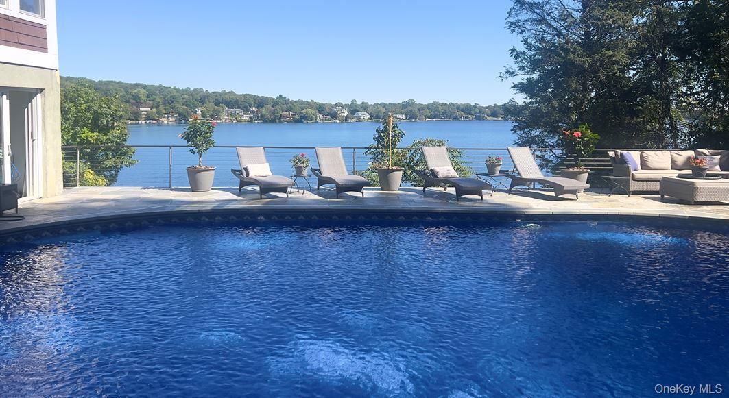 Exterior, Pool, Water