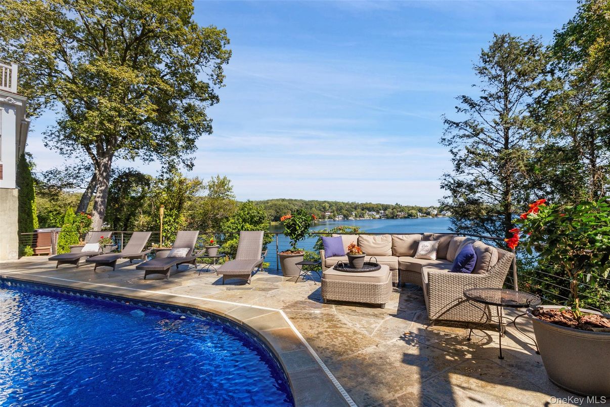 Exterior, Pool, Water