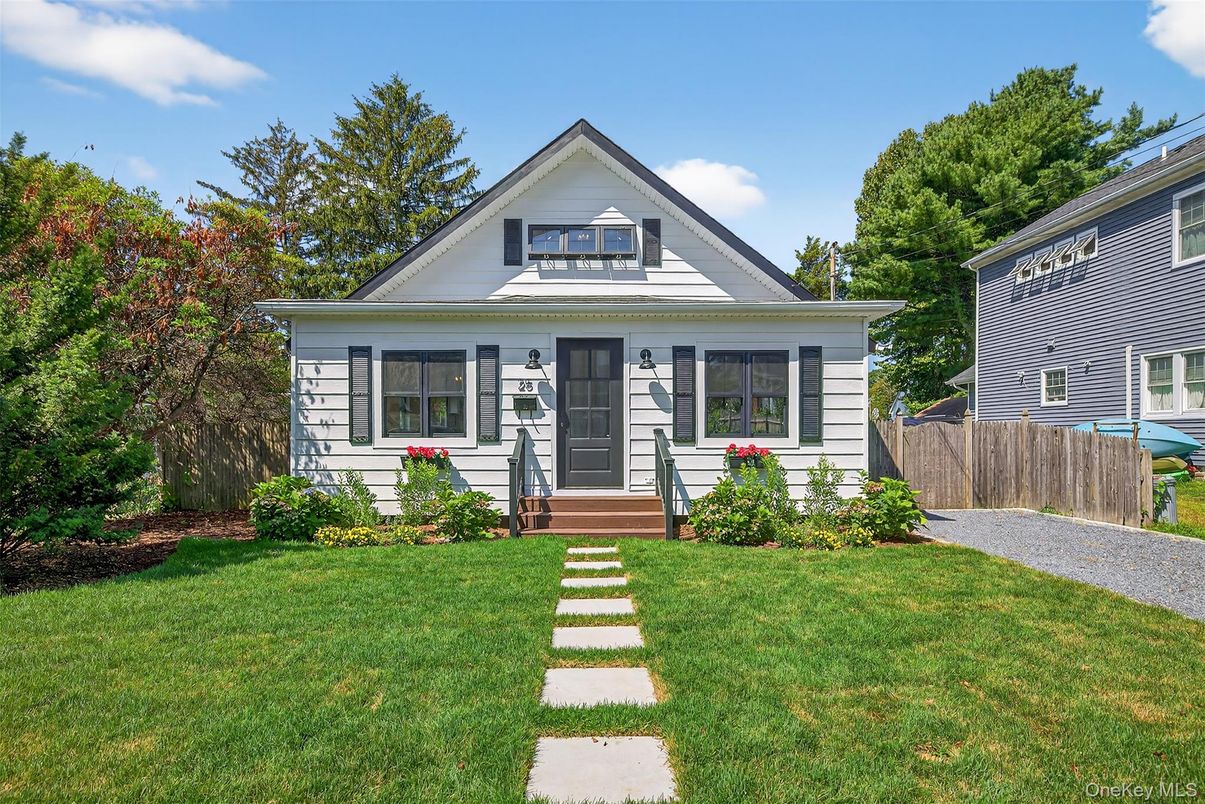 Exterior, Facade, Farmhouse