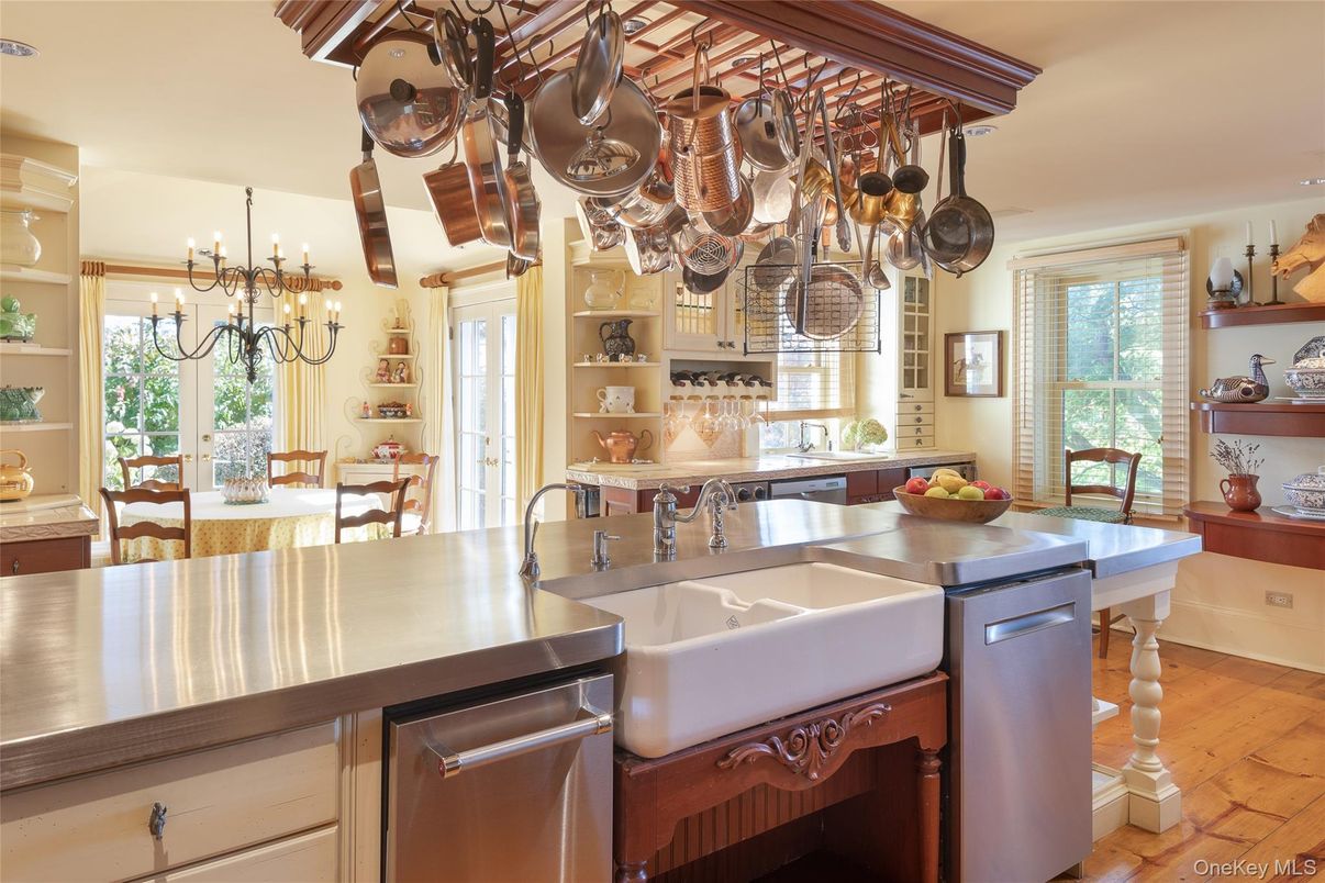 Chandelier, Dining room, Interior, Kitchen, Stainless Steel Appliances, Wood Texture Flooring