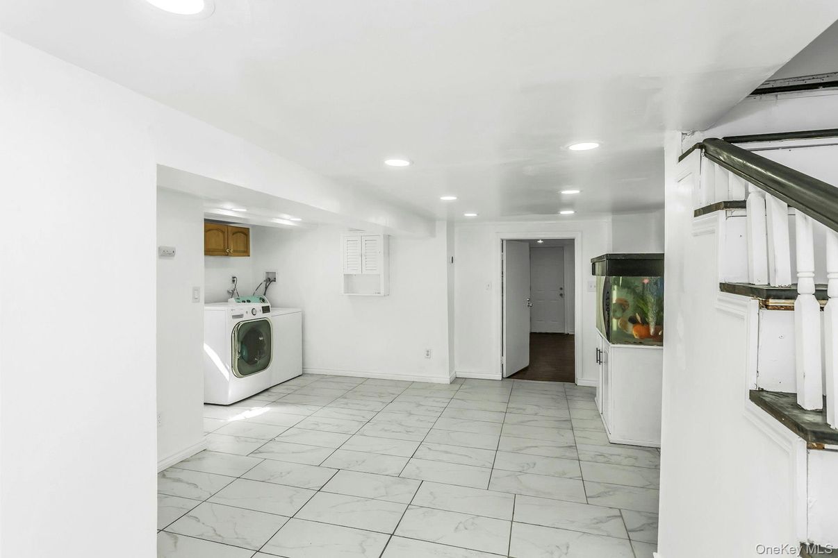 Interior, Marble, Recessed Lighting, Washer