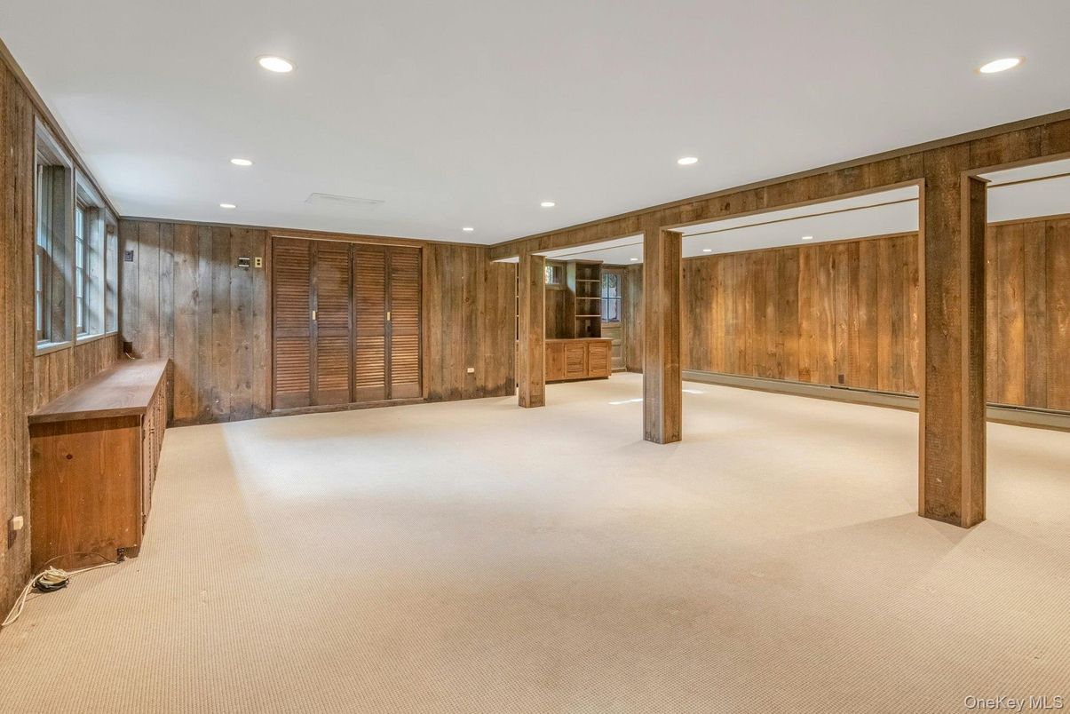 Empty room, Interior, Recessed Lighting, Wooden Walls