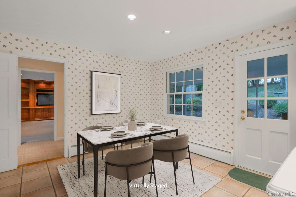 Dining room, Interior, Recessed Lighting