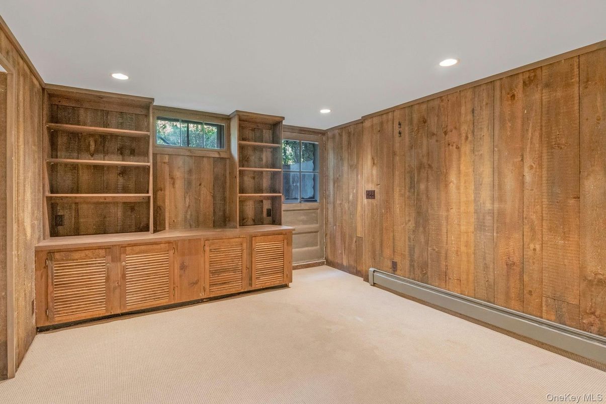 Empty room, Interior, Recessed Lighting, Wooden Walls