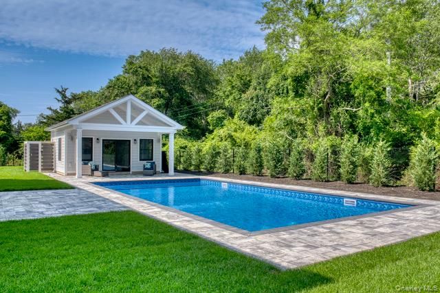 Exterior, Pool