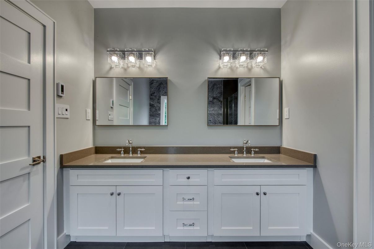 Bathroom, Dual Sink Vanities, Interior