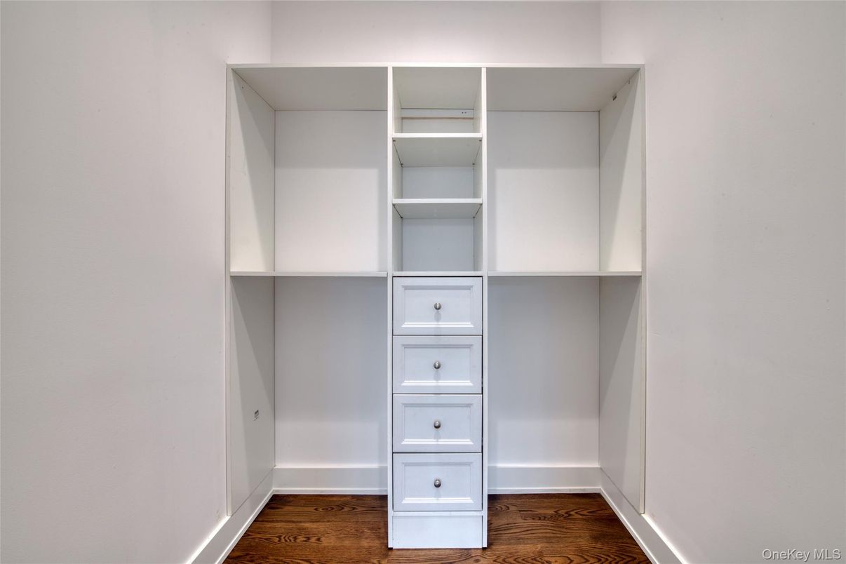 Interior, Walk-in Closets, Wood Texture Flooring