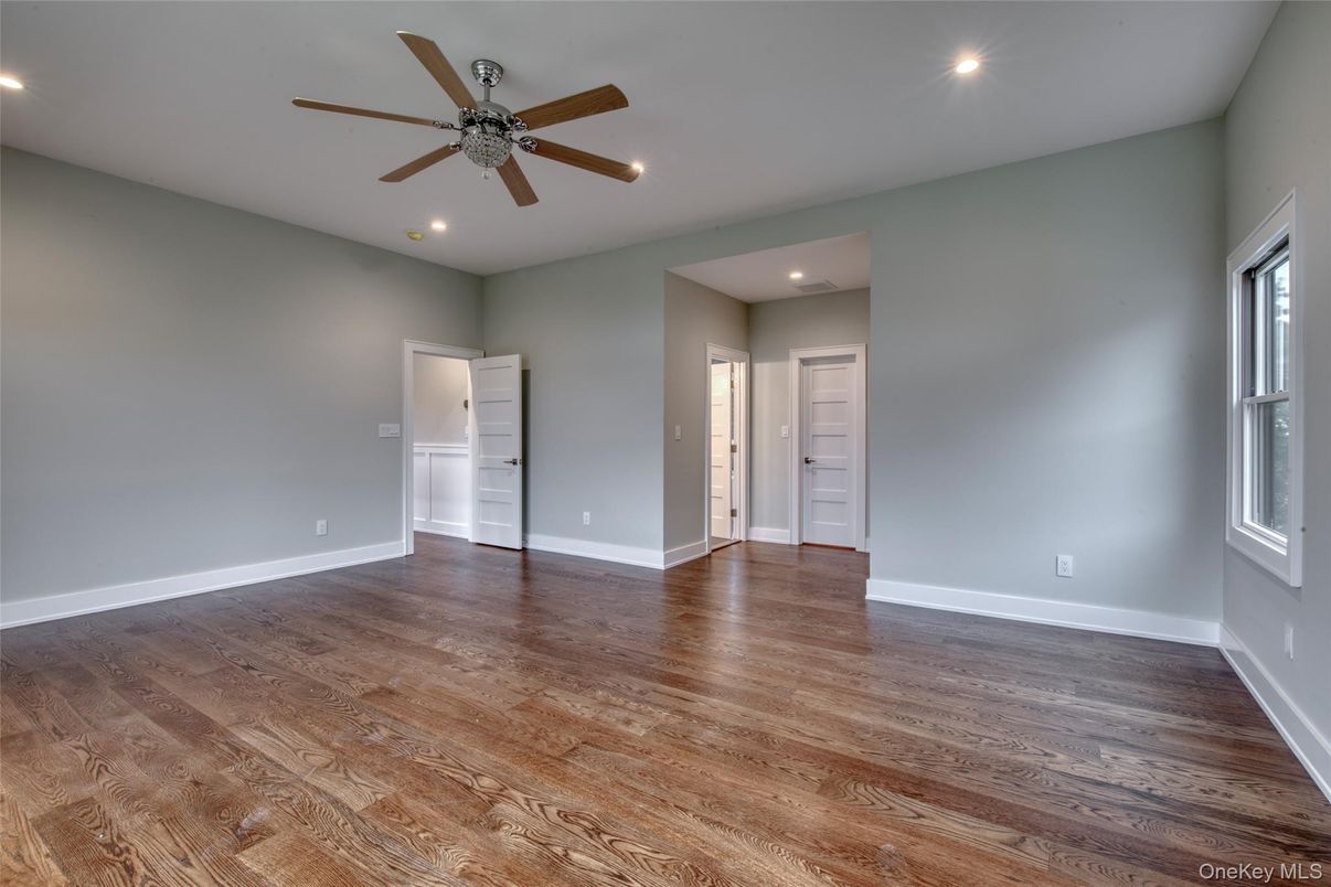 Empty room, Interior, Recessed Lighting, Wood Texture Flooring