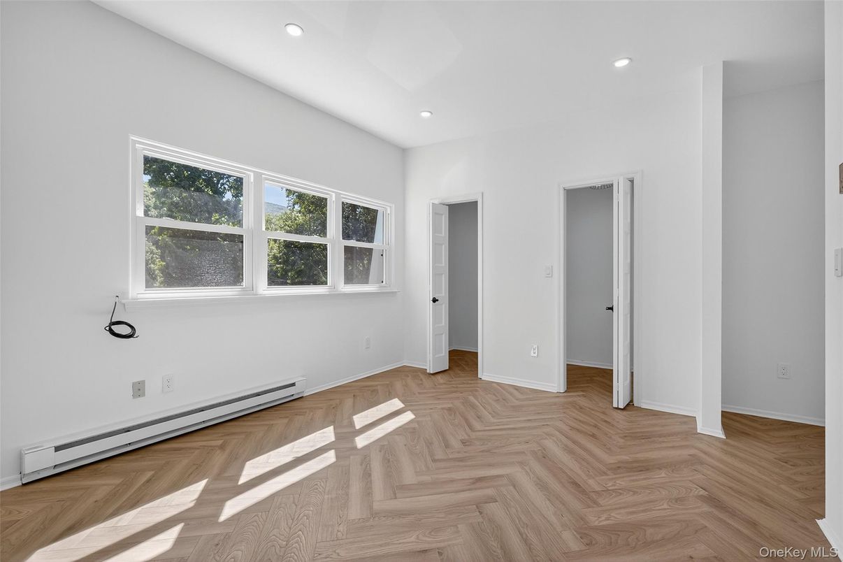 Empty room, Interior, Recessed Lighting, Wood Texture Flooring