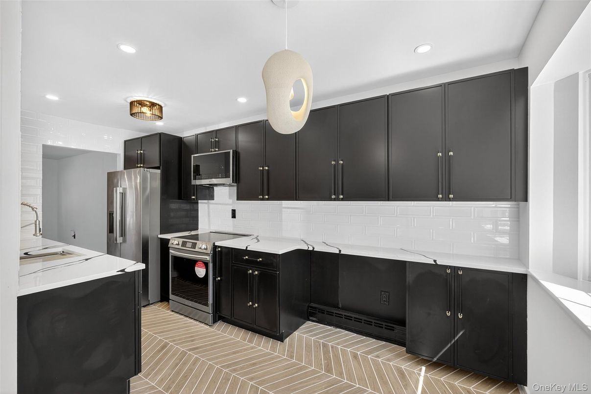 Interior, Kitchen, Pendant Lights, Recessed Lighting, Stainless Steel Appliances
