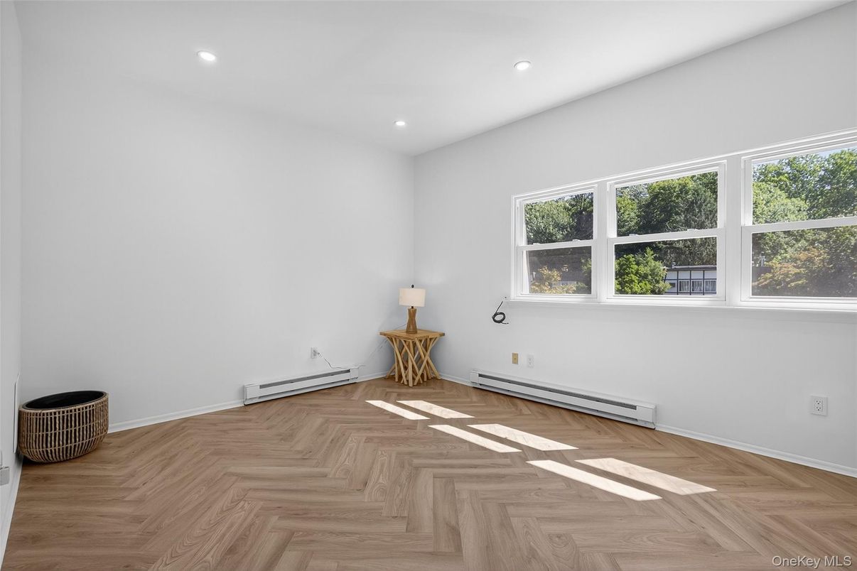 Empty room, Interior, Recessed Lighting, Wood Texture Flooring