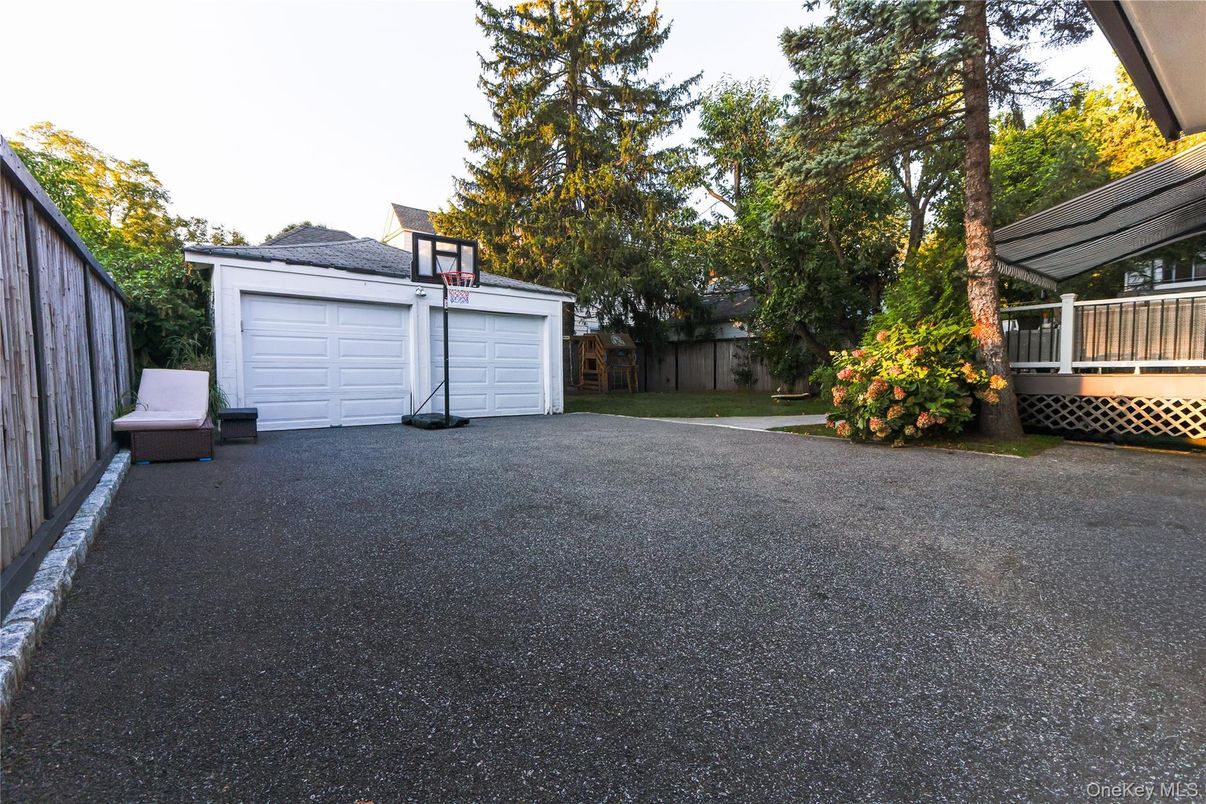 Detached Garage, Exterior
