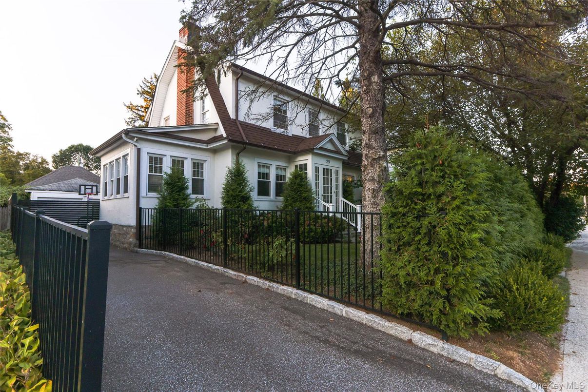 Exterior, Facade, Queen Anne Victorian