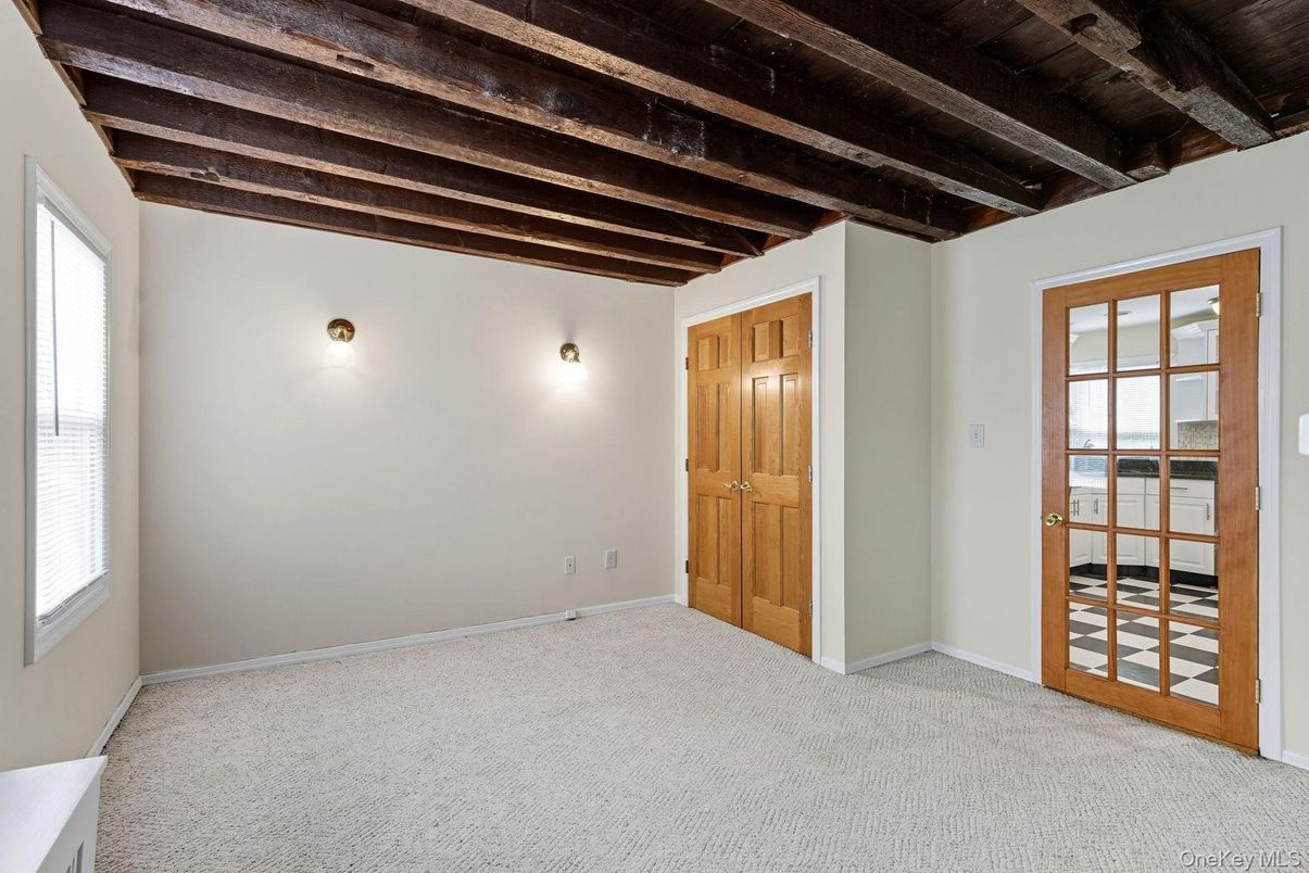 Empty room, Interior, Wooden Beams