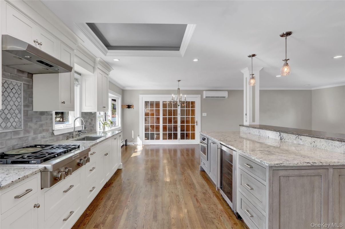 Chandelier, Interior, Kitchen, Pendant Lights, Recessed Lighting, Stainless Steel Appliances, Wood Texture Flooring