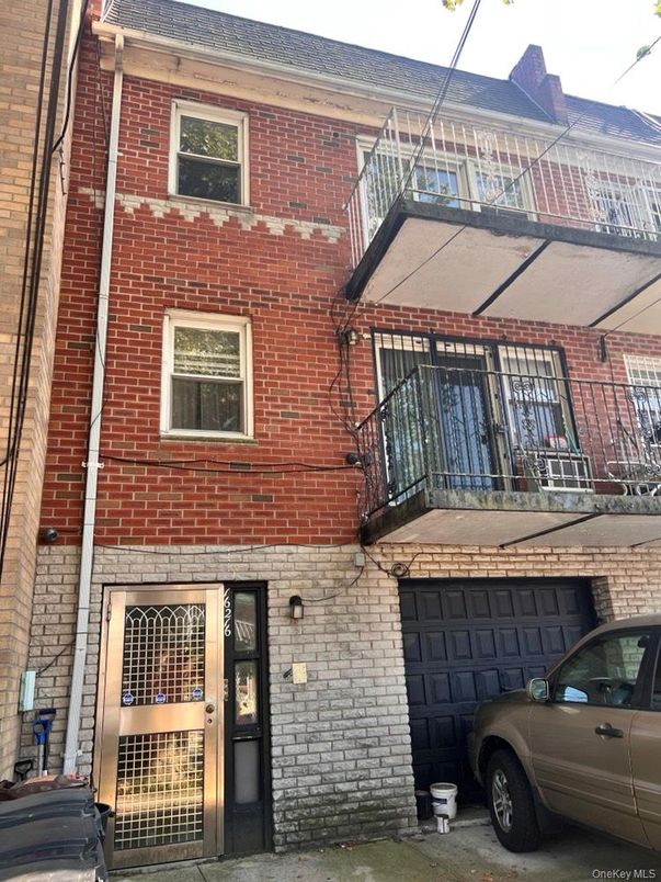 Attached, Exterior, Facade, Brick Facade, Rowhouse