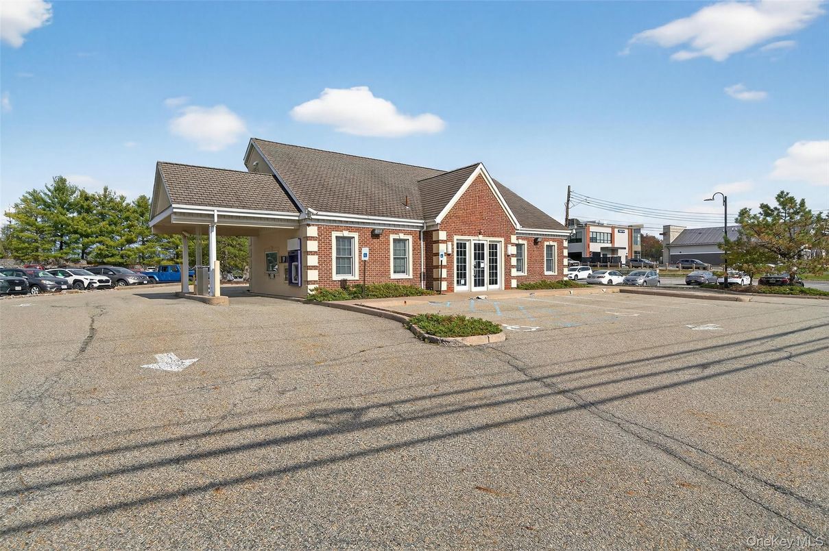 Exterior, Facade, Brick Facade, Cape Cod