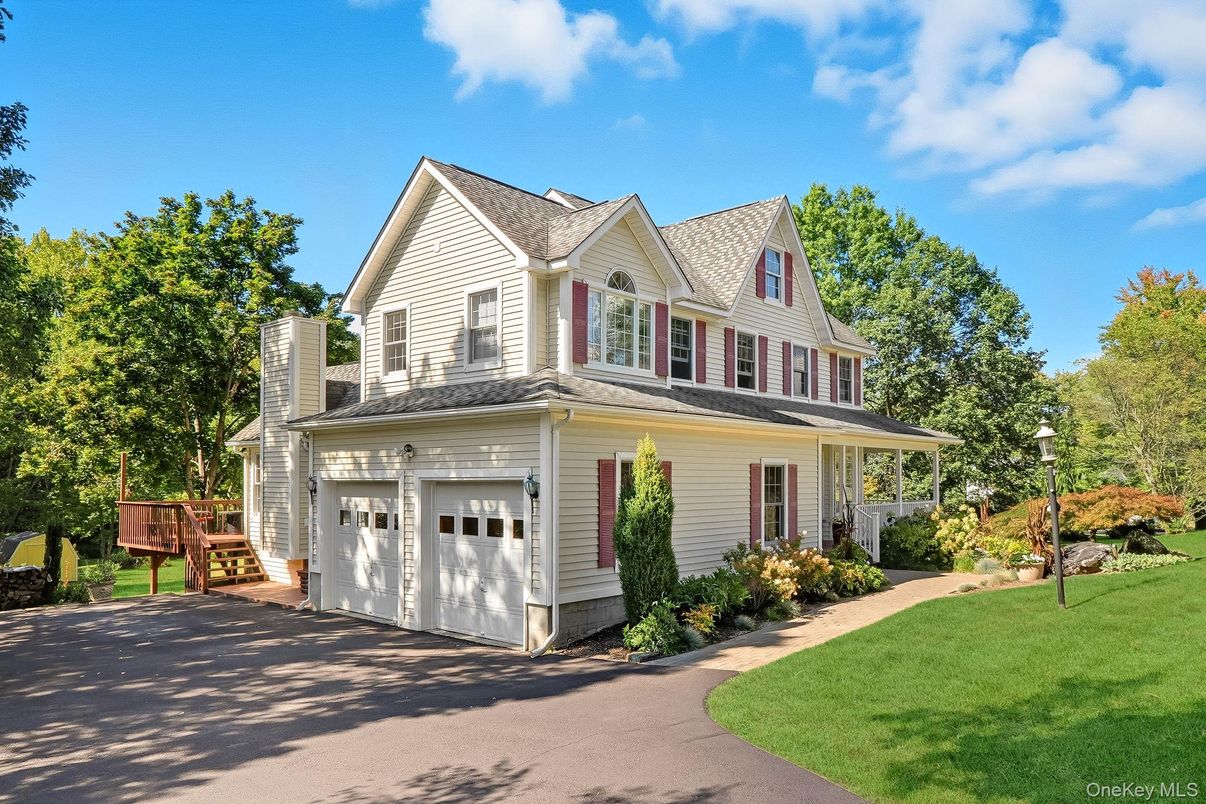 Attached, Exterior, Facade, Farmhouse