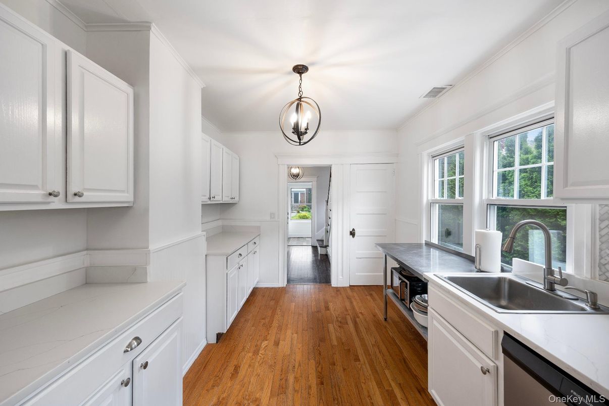Interior, Kitchen, Pendant Lights, Wood Texture Flooring