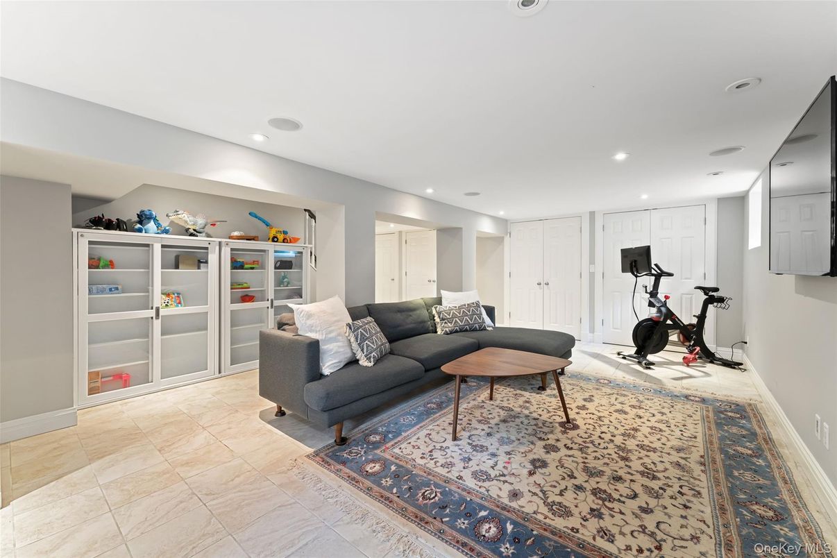 Fitness Equipment, Interior, Living room, Recessed Lighting