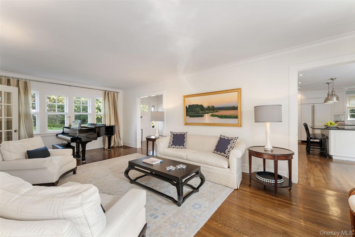 Interior, Living room, Pendant Lights, Piano, Wood Texture Flooring