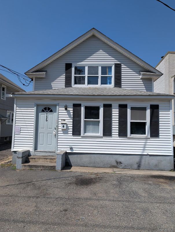 Exterior, Facade, Farmhouse
