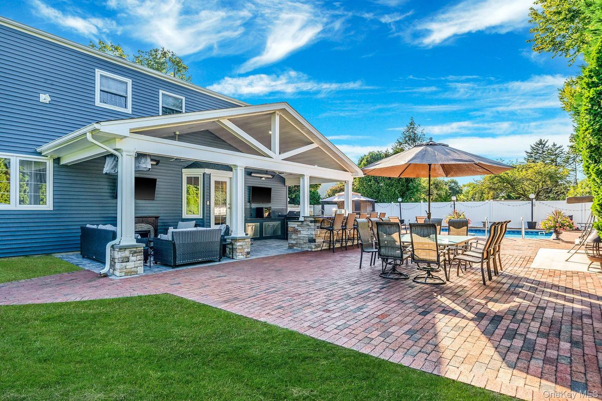 Backyard, Exterior, Outdoor Kitchen