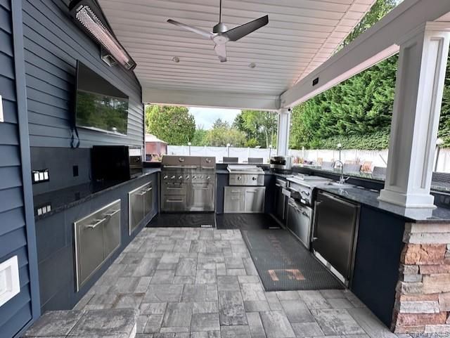 Exterior, Outdoor Kitchen