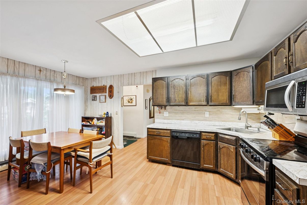 Dining room, Interior, Kitchen, Pendant Lights, Wood Texture Flooring