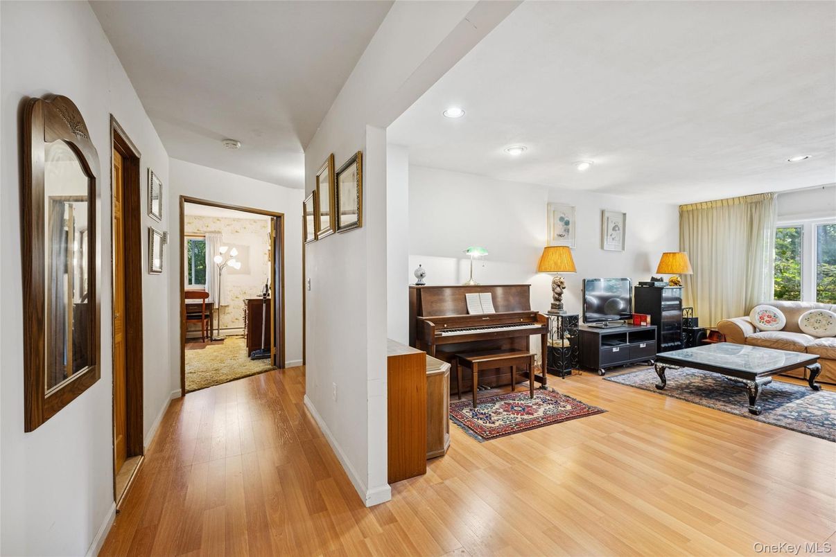 Interior, Living room, Piano, Recessed Lighting, Wood Texture Flooring