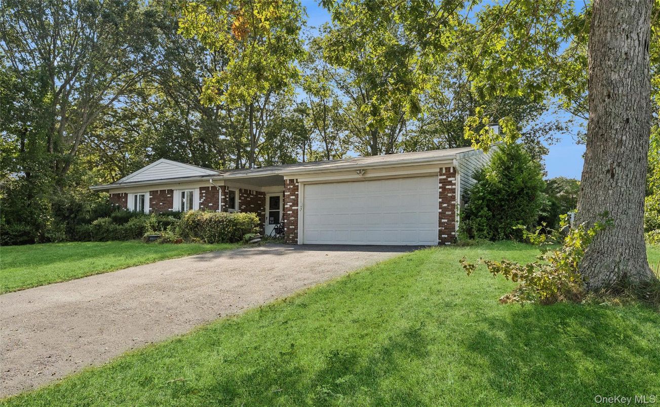 Attached, Exterior, Facade, Brick Facade, Ranch