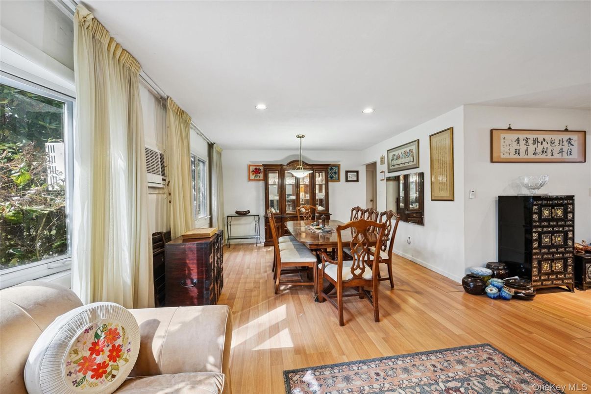 Dining room, Interior, Pendant Lights, Recessed Lighting, Wood Texture Flooring