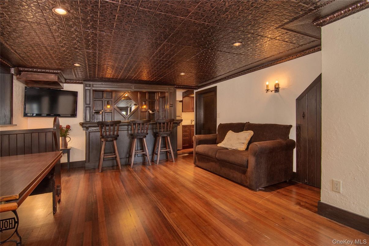 Interior, Recessed Lighting, Wood Texture Flooring