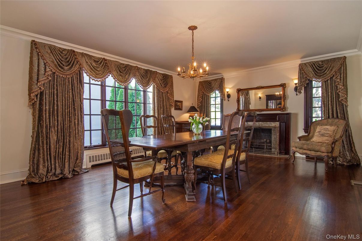 Chandelier, Dining room, Fireplace, Interior, Wood Texture Flooring