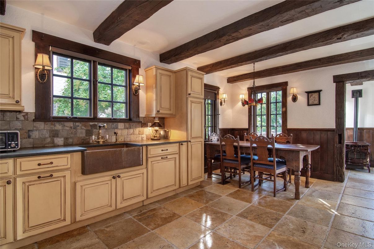 Dining room, Interior, Kitchen, Pendant Lights, Wooden Beams