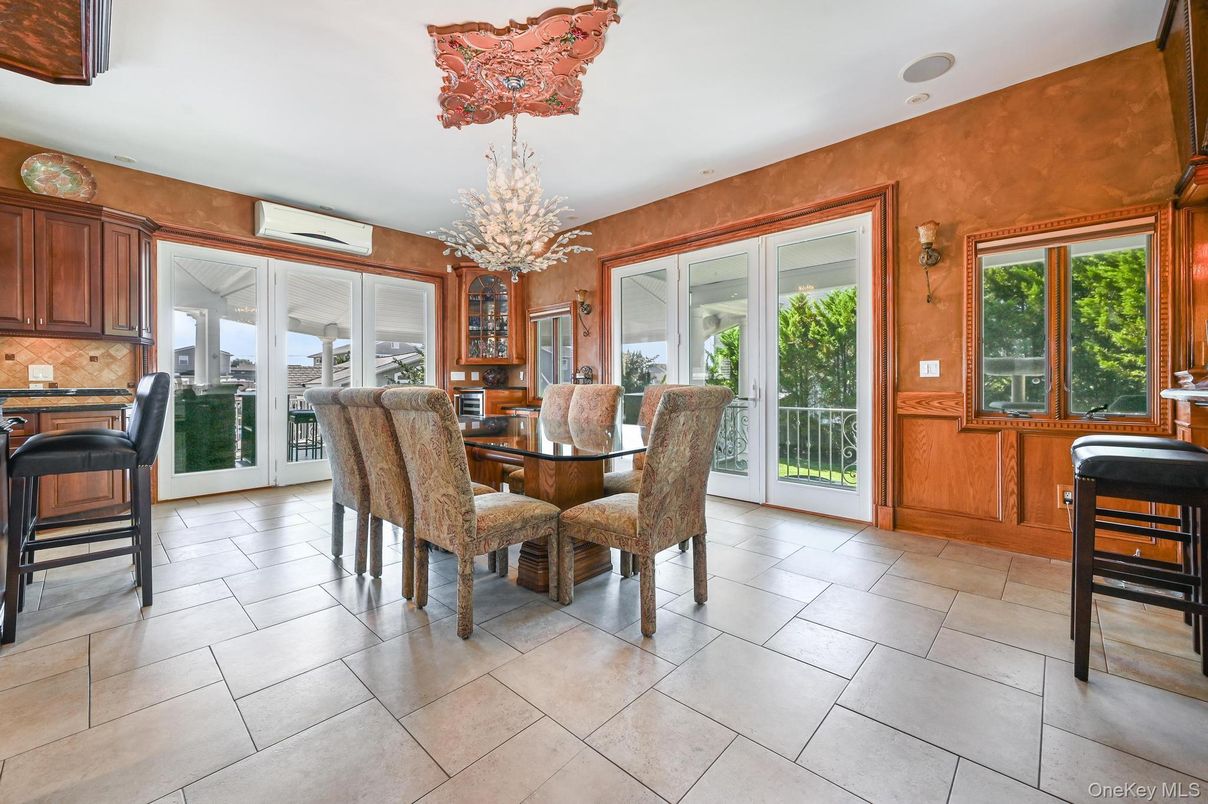 Dining room, Interior