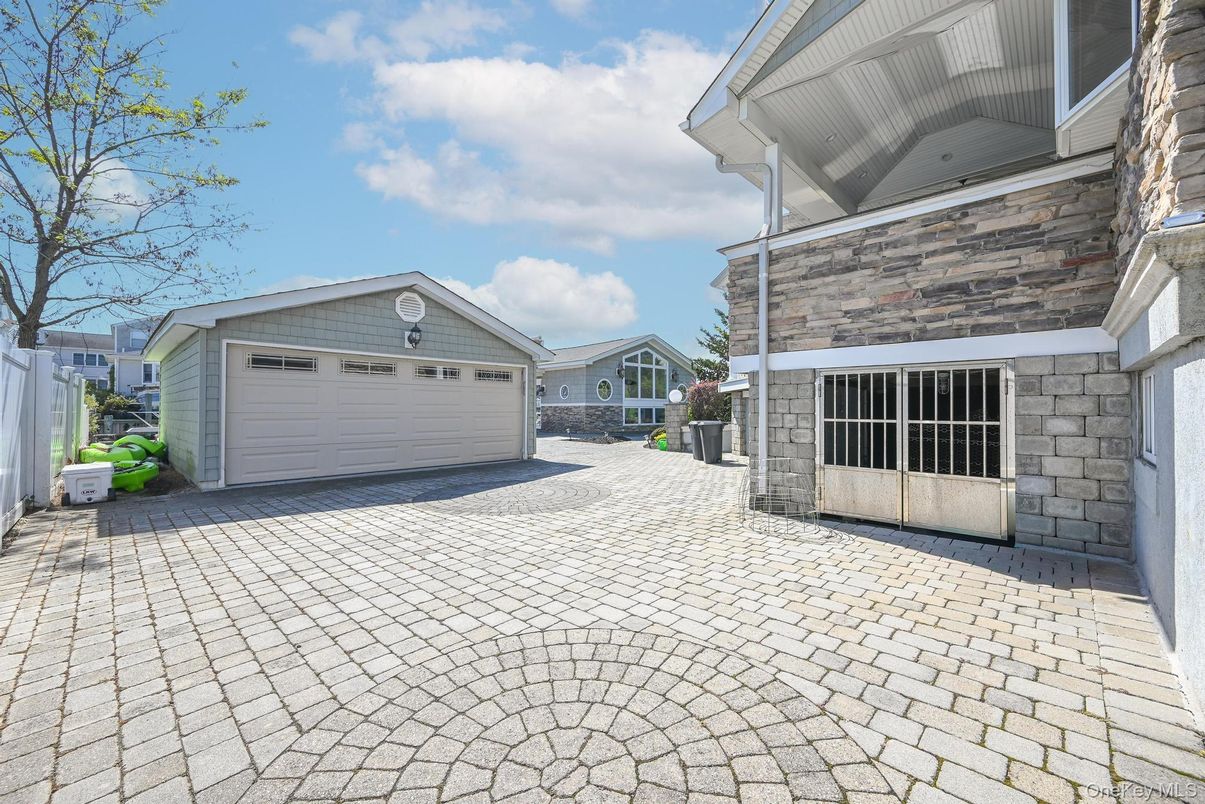 Detached Garage, Exterior