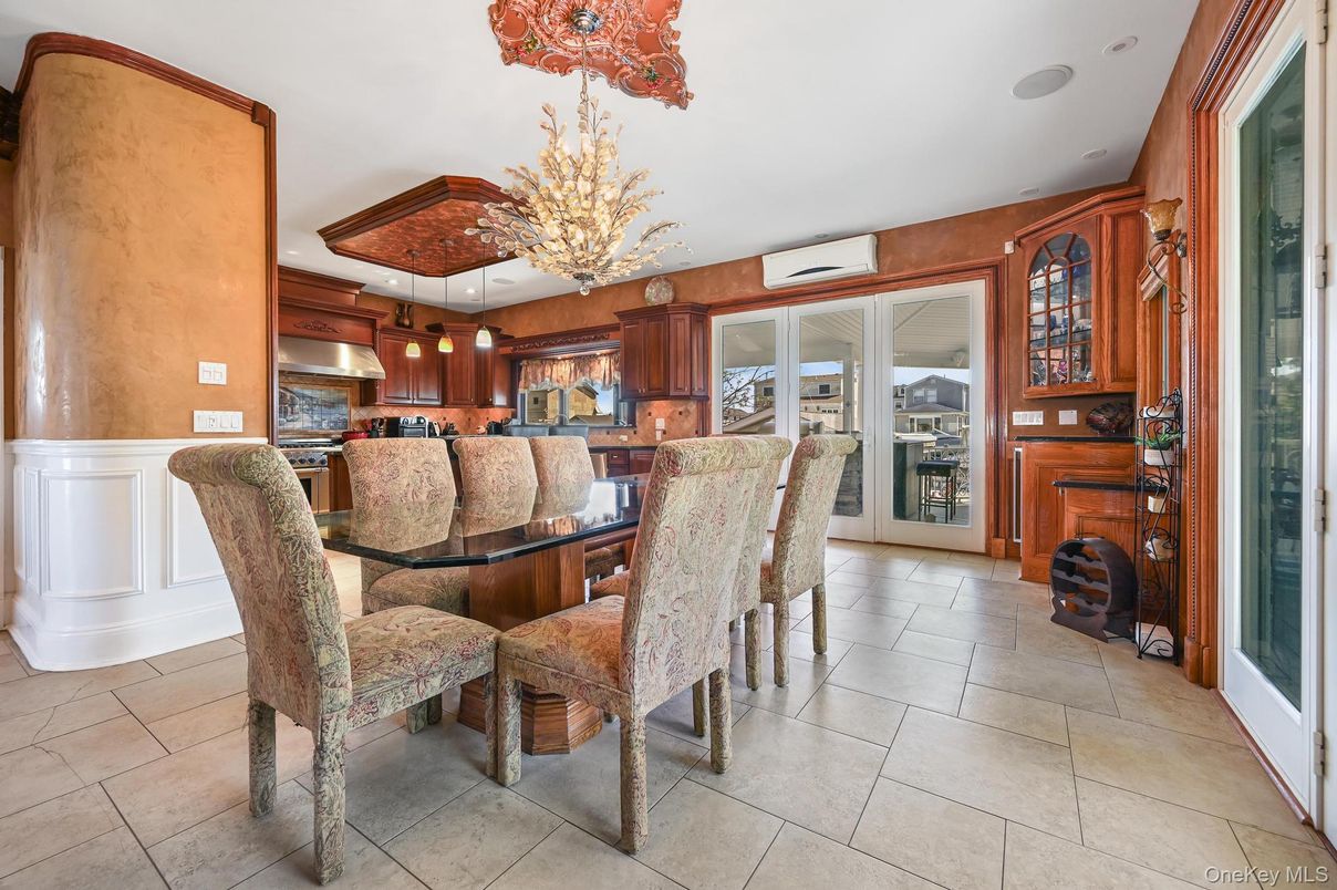 Dining room, Interior, Kitchen, Recessed Lighting, Stainless Steel Appliances