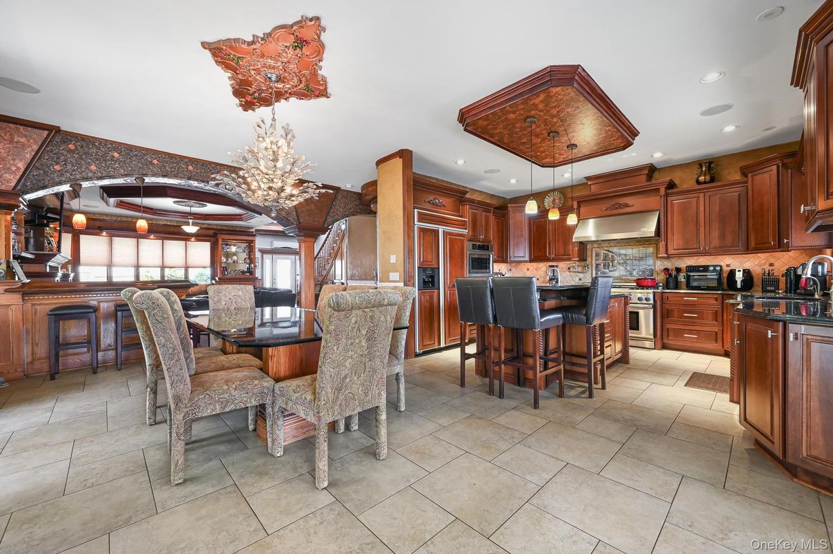 Chandelier, Dining room, Interior, Kitchen, Pendant Lights, Recessed Lighting, Stainless Steel Appliances