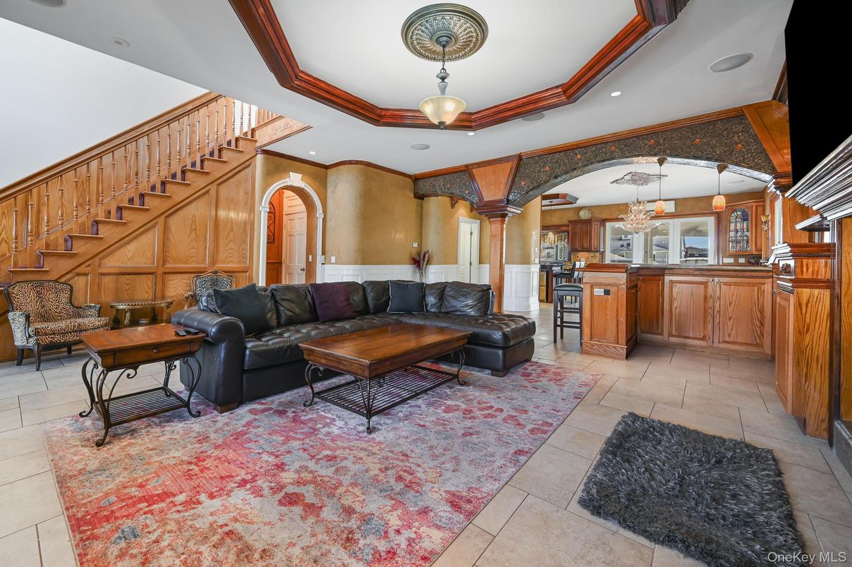 Chandelier, Interior, Kitchen, Living room, Pendant Lights, Recessed Lighting, Stainless Steel Appliances