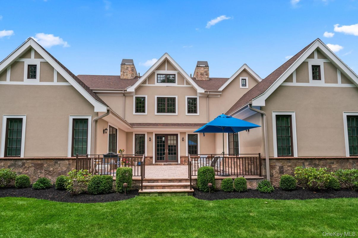 Exterior, Facade, Farmhouse