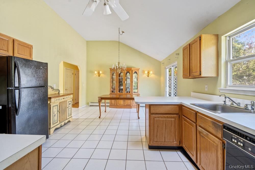 Chandelier, Interior, Kitchen