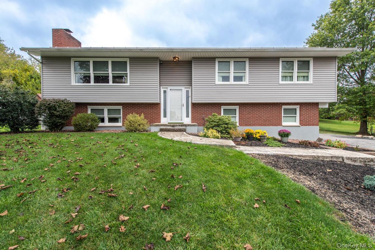 Exterior, Facade, Brick Facade, Raised Ranch