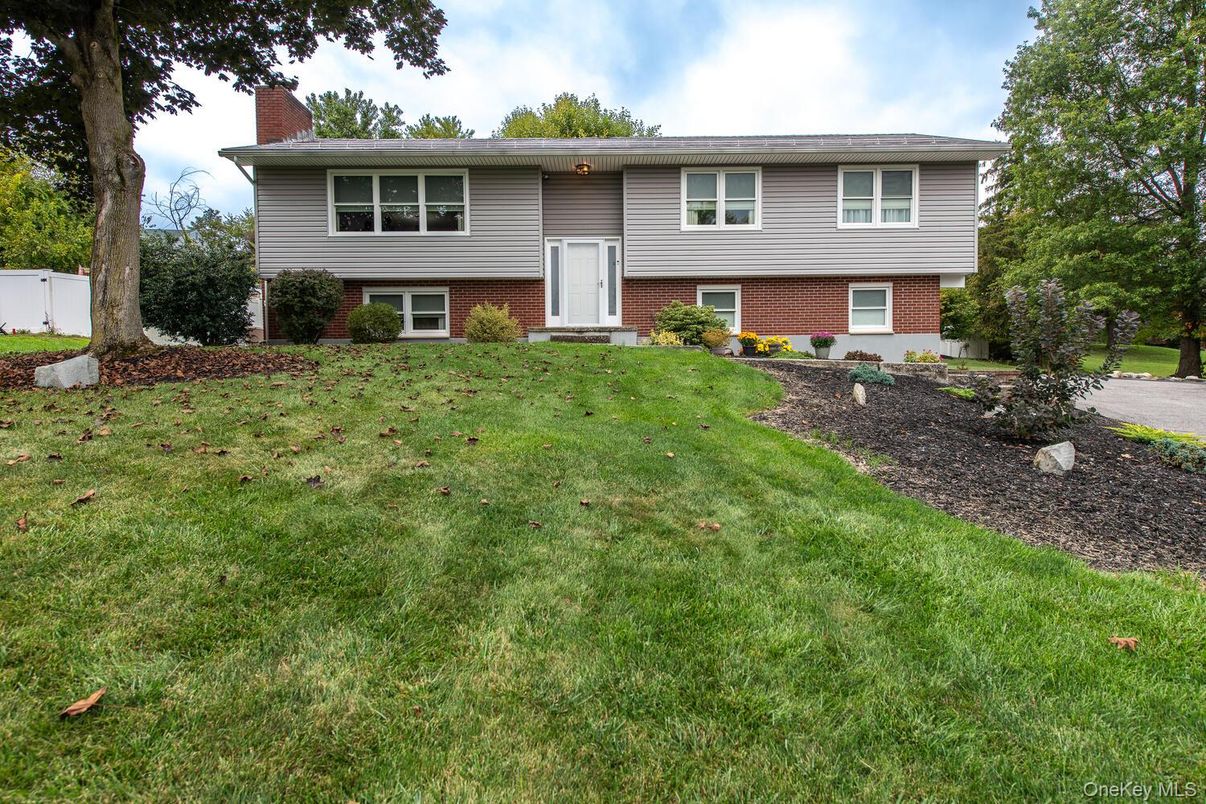 Exterior, Facade, Brick Facade, Raised Ranch