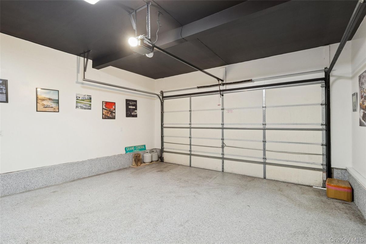 Garage, Interior