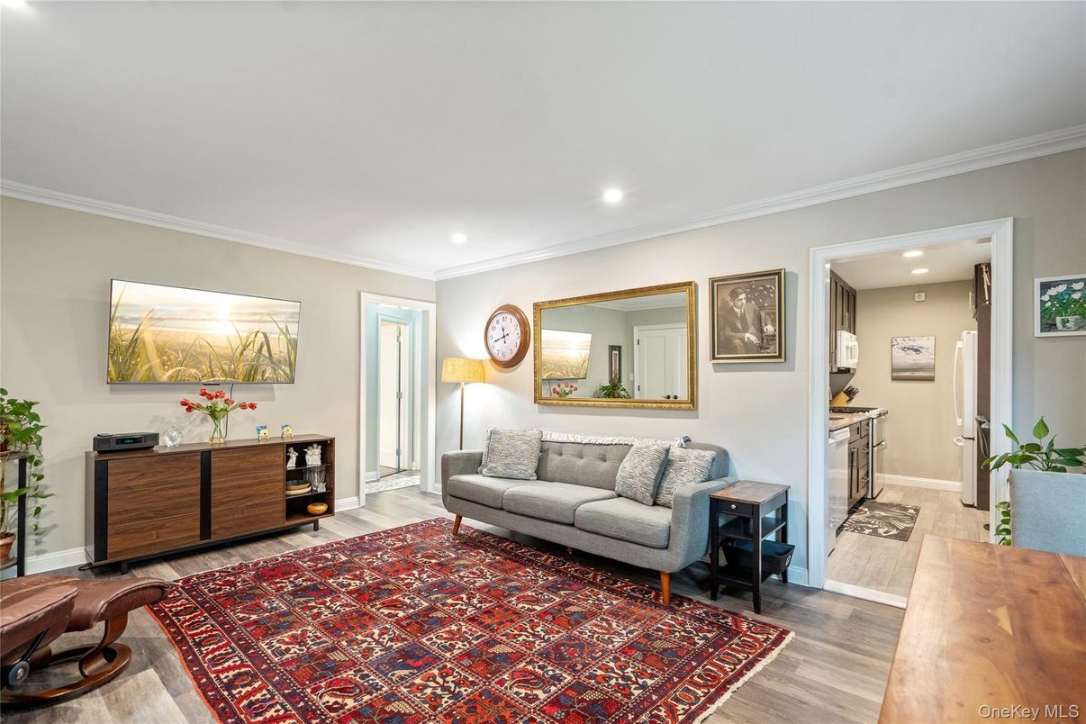 Interior, Recessed Lighting, Wood Texture Flooring