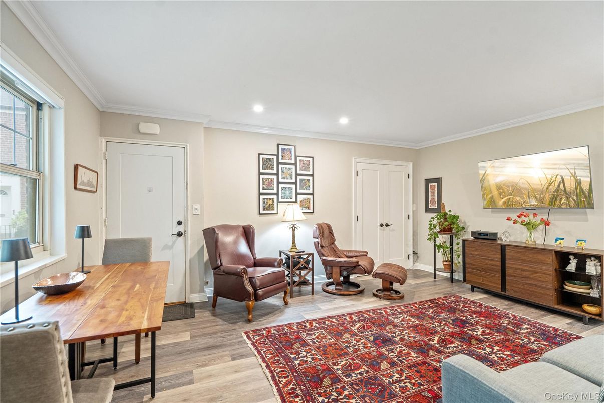 Interior, Living room, Recessed Lighting, Wood Texture Flooring