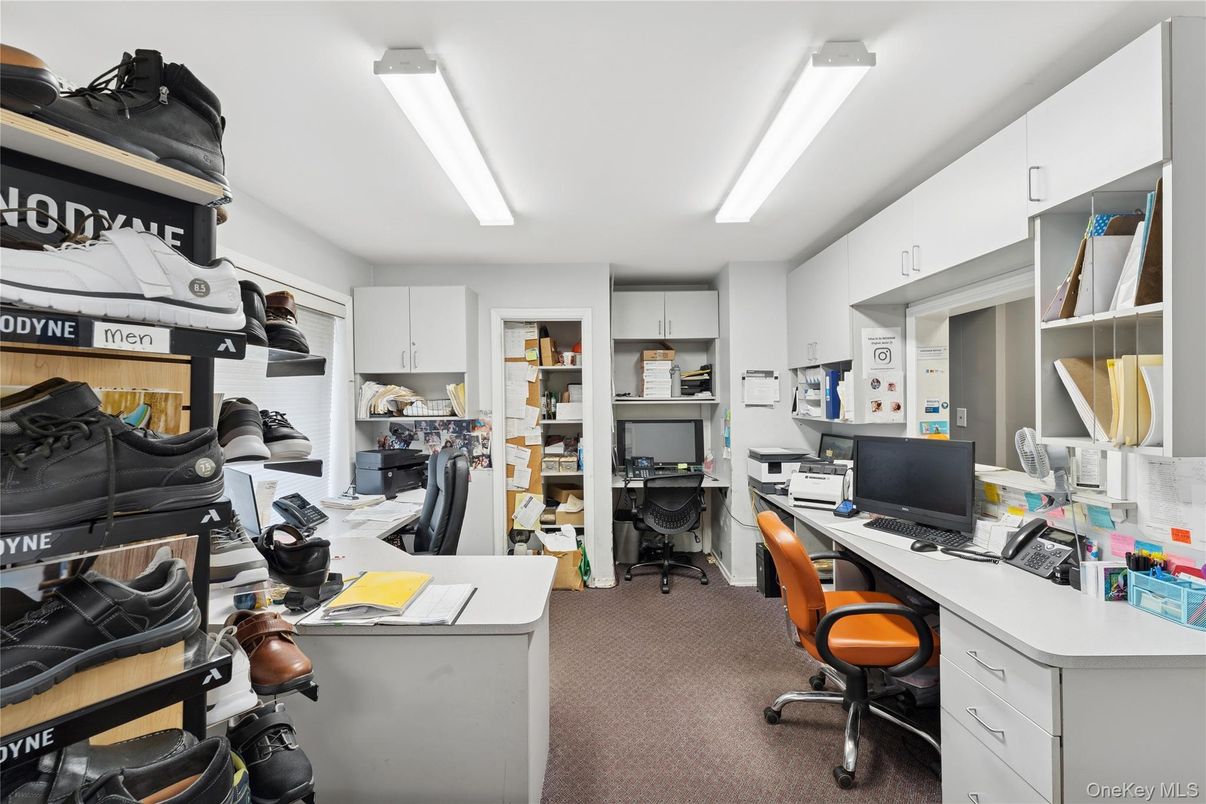Home Office, Interior